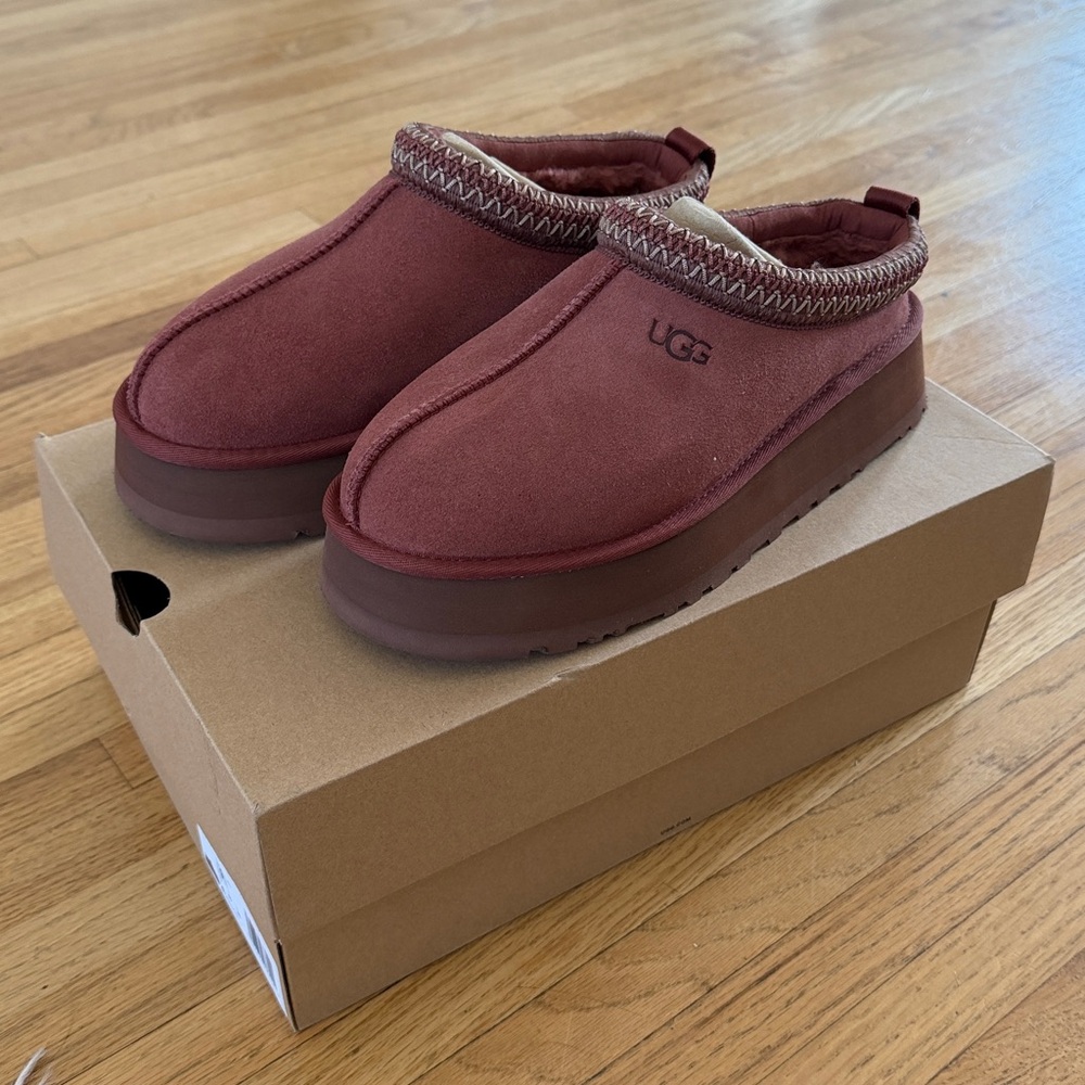 NWT Brand new UGG Burgundy Tazz shoe
